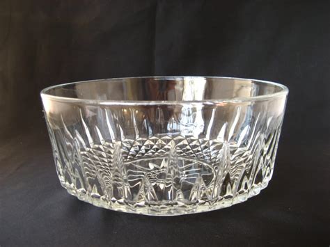 Arcoroc France Canterbury Crocus Large Serving Bowl Clear Glass 9. . Arcoroc france glass bowl